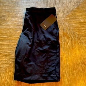 NWT MEN’S LULULEMON COMMISSION SHORT RELAXED11”